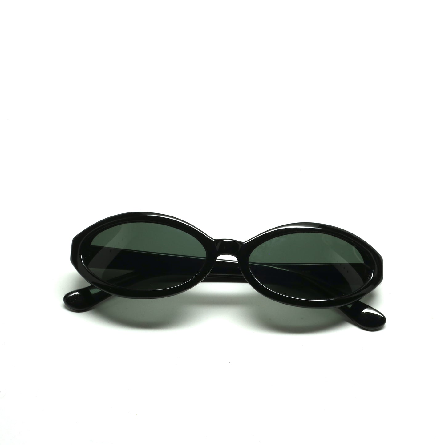 //Style 41// Deluxe Vintage 90s Deadstock High Quality Oval Sunglasses - Black