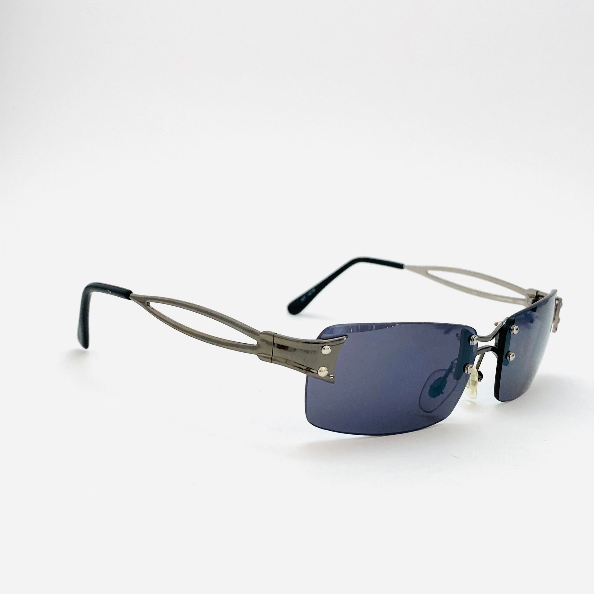 grunge style, dark lens, rimless deadstock sunglasses with grey color
